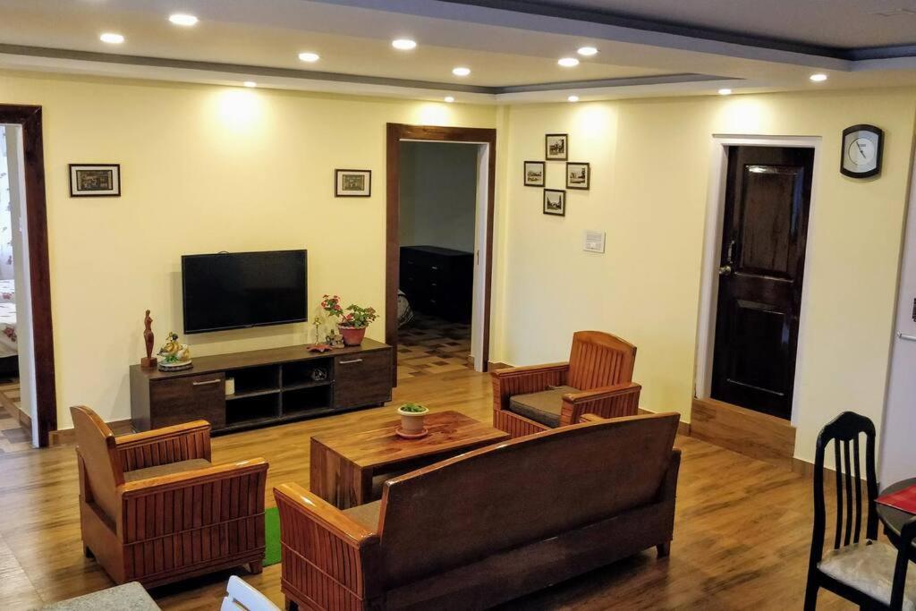 Roseville Apartment *